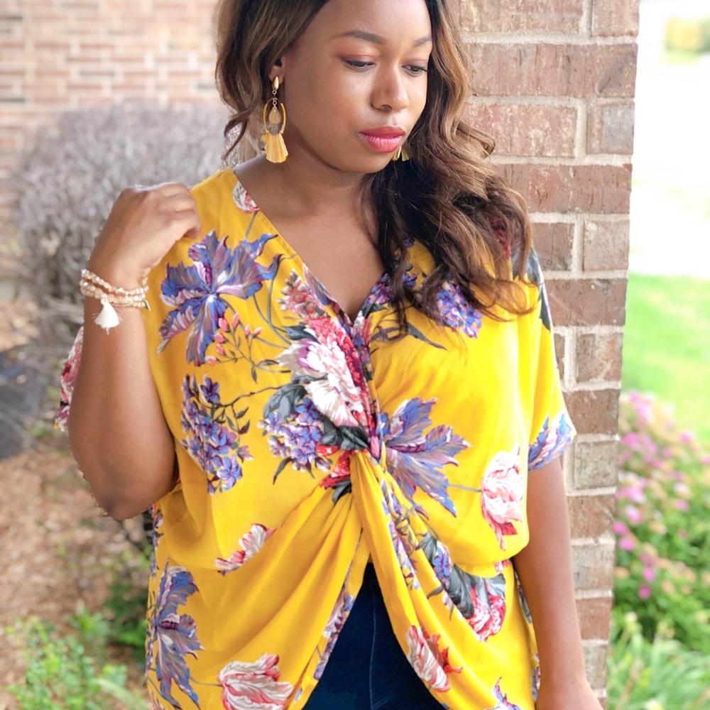 Umgee Plus Reversible Floral Twist Front Top